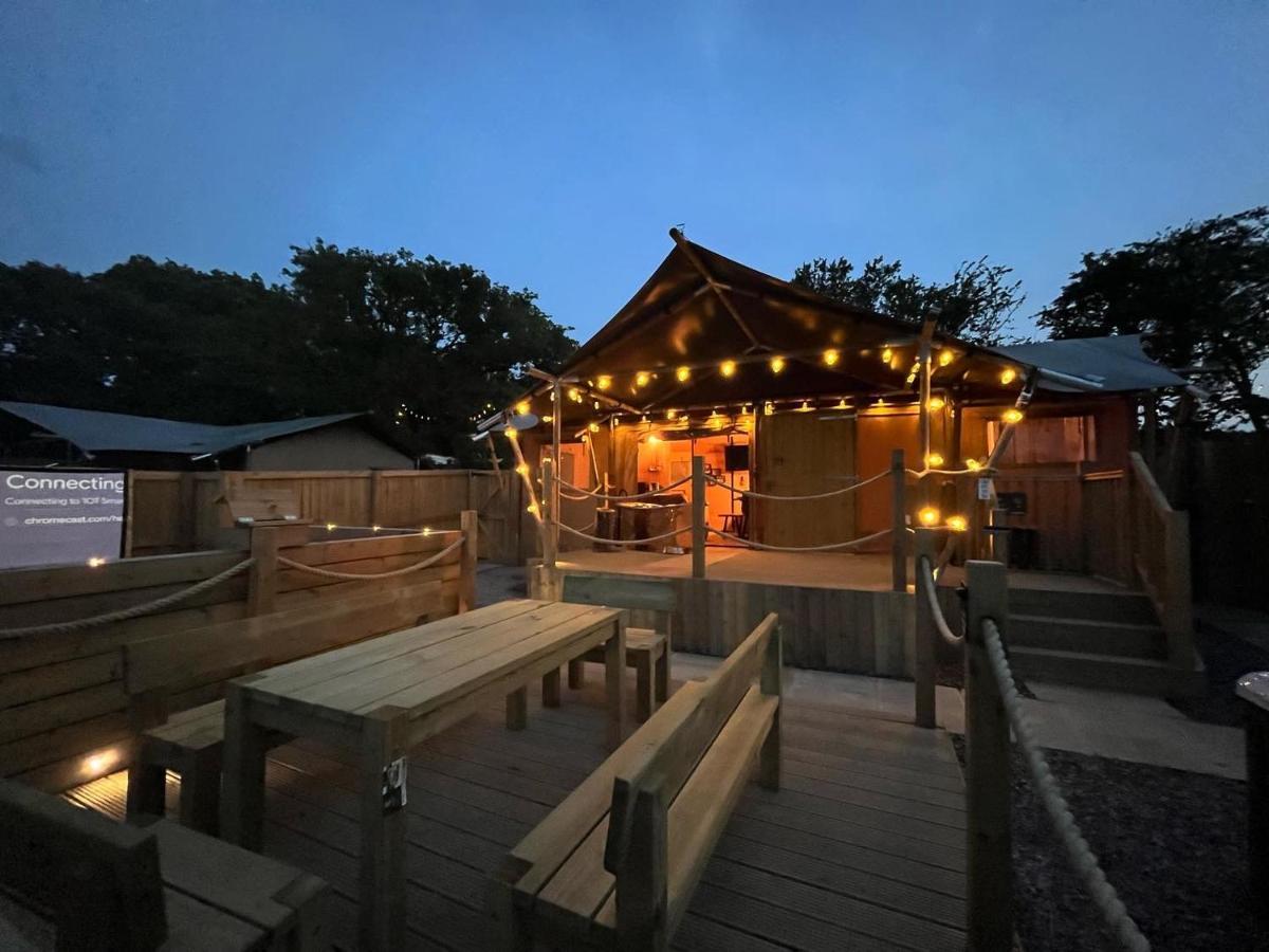 Jungle Book Safari Tent Tenby Luaran gambar